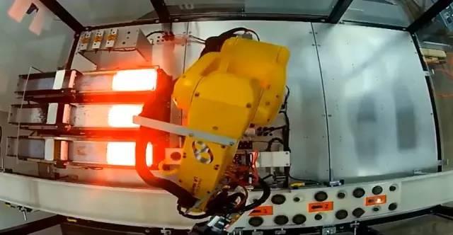 Durabotics開發了基于視覺的機器人，用于實現連接器裝配過程的自動化