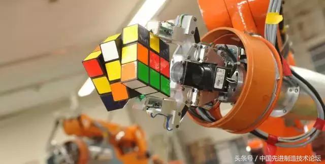 工業機器人用什么語言編程的？