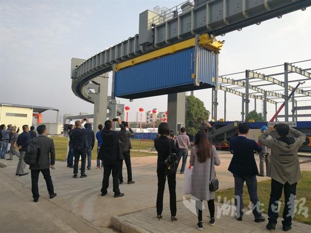 武漢物流“神器”打通多式聯運“中心一公里”