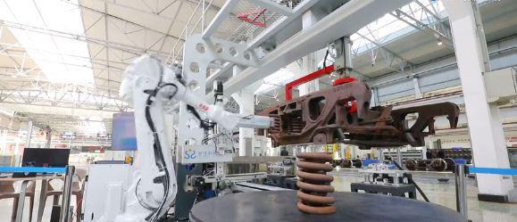 當(dāng)鐵路卡車檢修遇到工業(yè)機(jī)器人會(huì)發(fā)作什么?