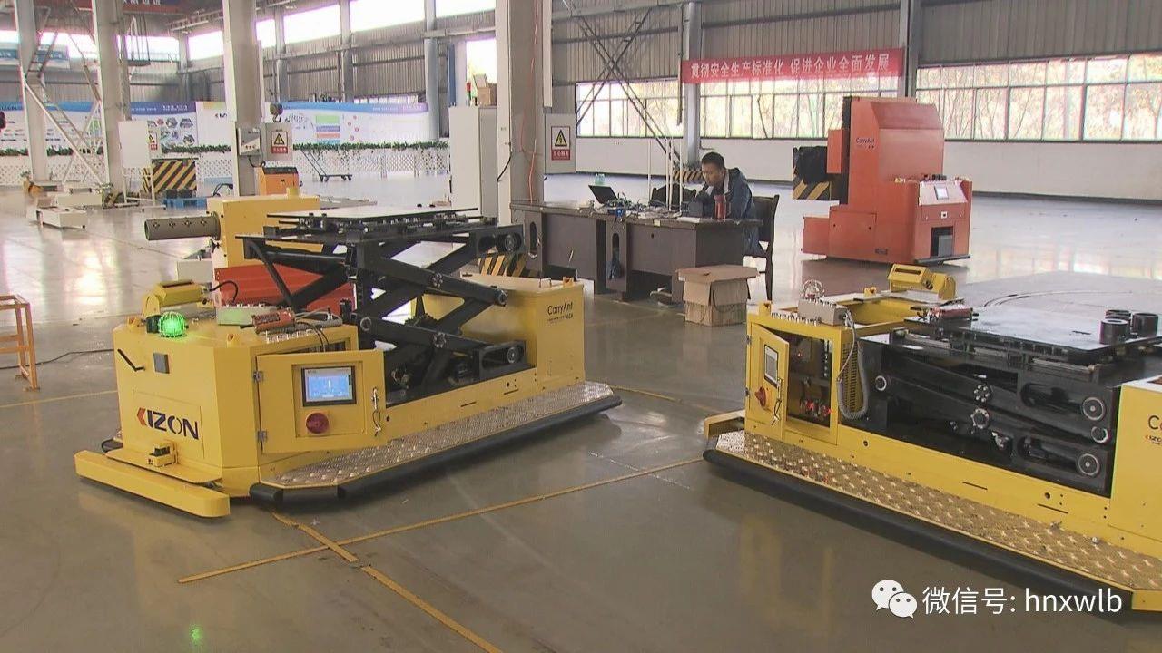 國(guó)內(nèi)首臺(tái)200噸重載工業(yè)移動(dòng)機(jī)器人投入運(yùn)用