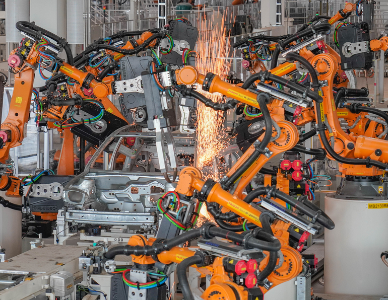 2023年中國汽車產(chǎn)業(yè)大爆發(fā):新能源汽車引領(lǐng)潮流